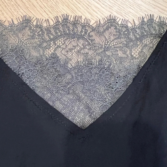 Free people
Lace cami
Black/gray
Size not found Pit to pit 19”
Adjustable straps - Picture 3 of 5